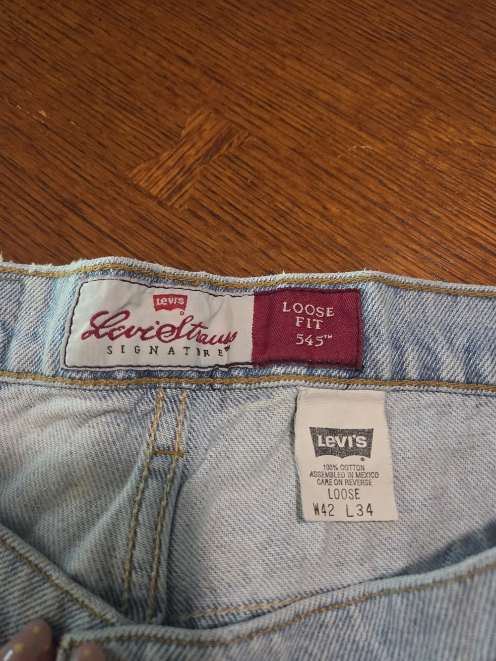 Levi's Signature Loose Fit Light Wash Jeans